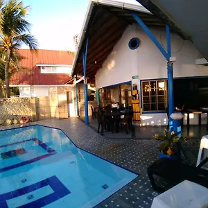 Island House Hotel